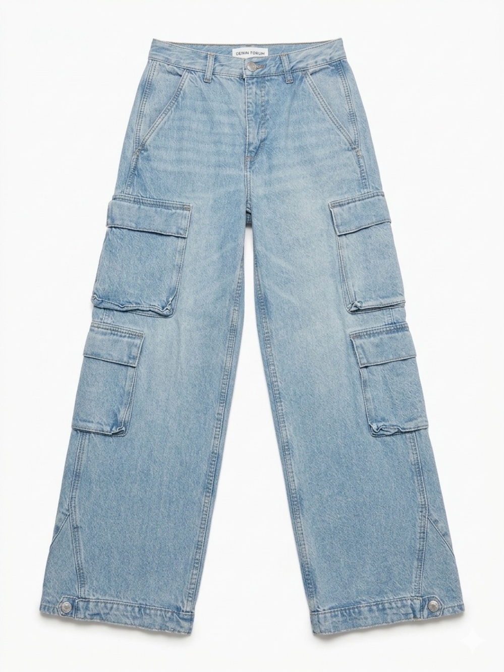 Denim Forum 90s Millie Hi-Rise Cargo Light Wash Jeans Size 26